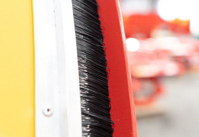 Dust seal brush