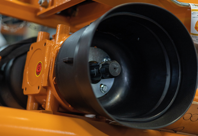 Front/Rear Through Shaft