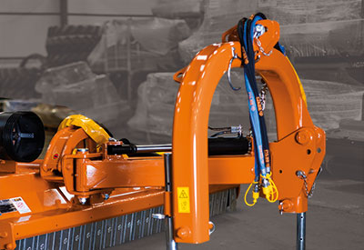 Displaceable 3 point linkag